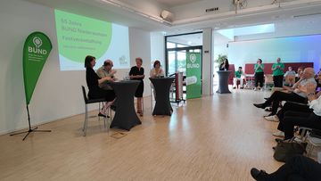Landwirtschaftsministerin Miriam Staudte, Umweltminister Christian Meyer, BUND-Geschäftsführerin Dr. Tonja Mannstedt (Moderation), BUND Landesvorsitzende Susanne Gerstner (v.l.n.r.). Foto: BUND