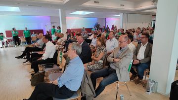 Blick auf das Publikum, das der Diskussionsrunde folgt. Foto: BUND