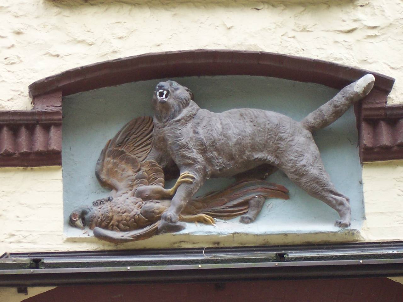 Historisches Wandrelief mit Wildkatze und Fasan in Thale, Ostharz. Foto: BUND