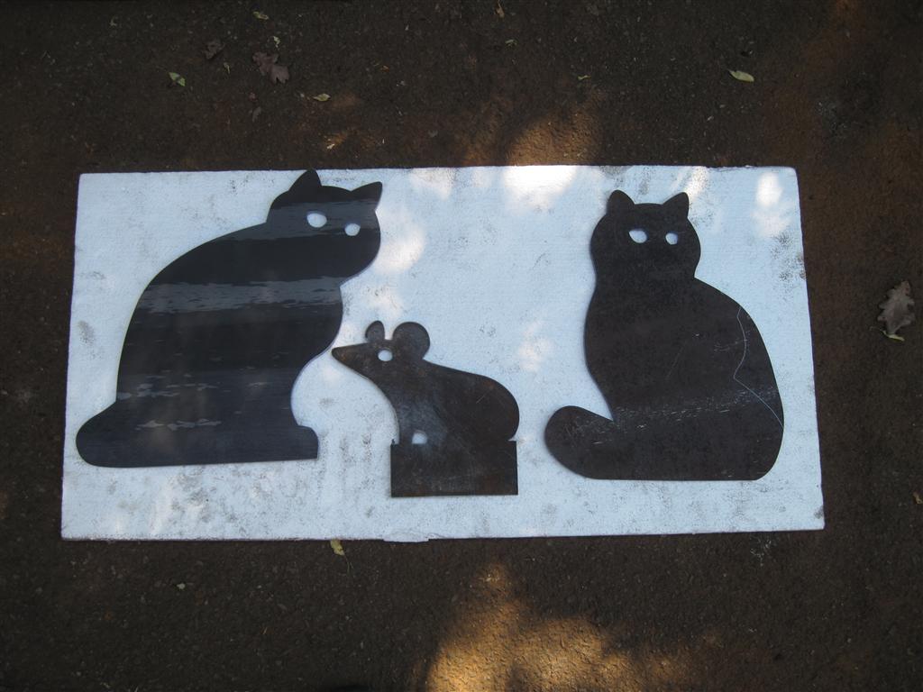 Stahl-Katzen, die bald in den Baumkronen versteckt werden. Foto: Klauenberg
